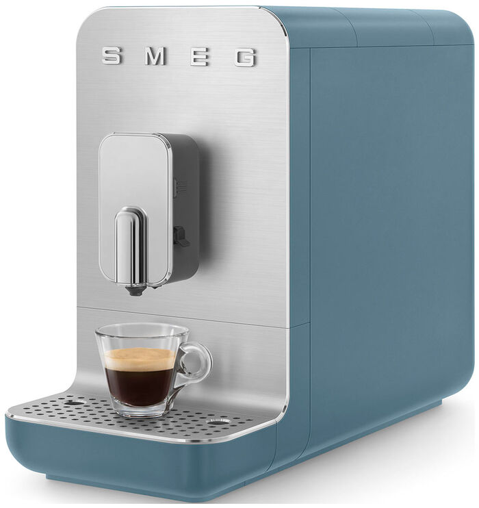 Автоматическая кофемашина Smeg BCC13SBMEU - фото 4